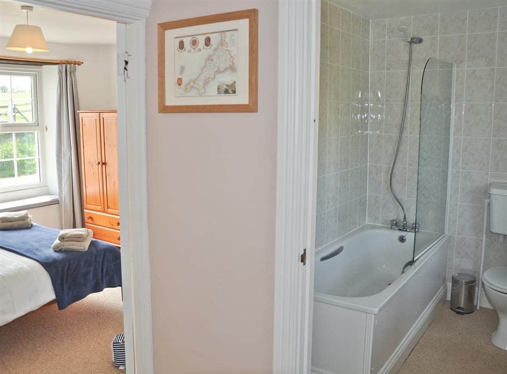 En-suite at Moore Cottage. in Bude, Cornwall