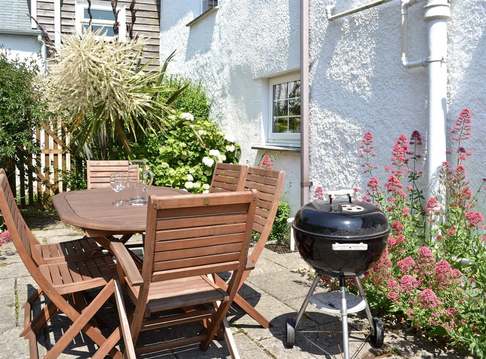 Sitting-out-area at Moore Cottage. in Bude, Cornwall