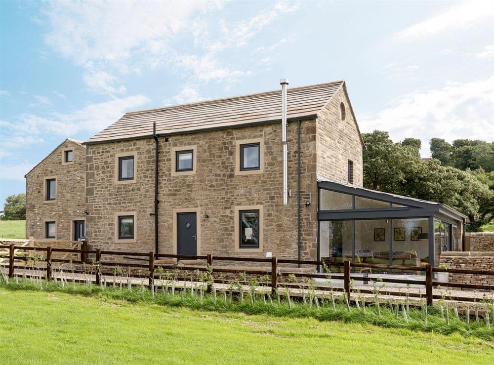 Moorgate Barn is a detached property