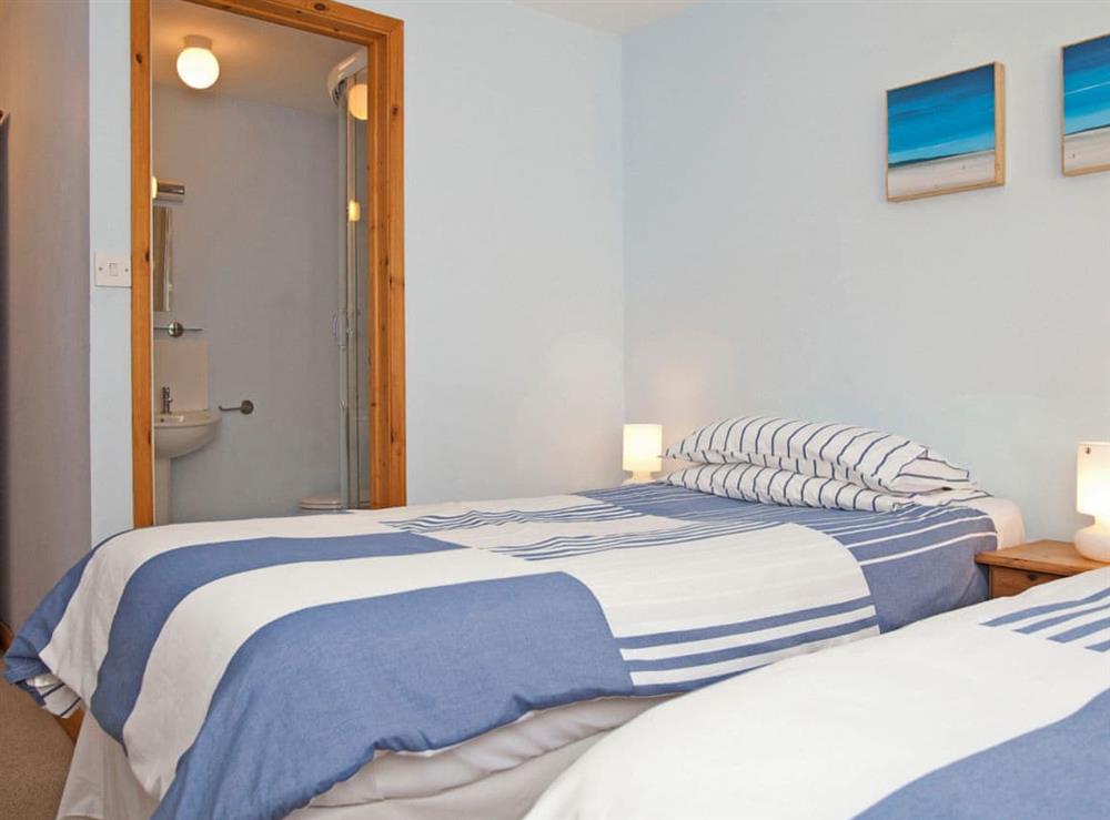 Twin Bedroom showing En-suite at Bluebell, 