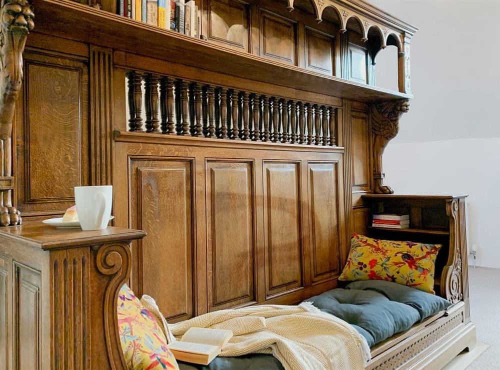Day bed at Moorhen Cottage in Hollingbourne, near Maidstone, England