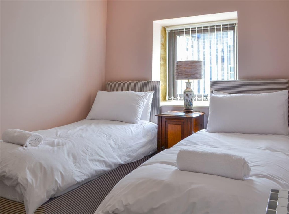 Twin bedroom at Moorhen Cottage in Staithes, North Yorkshire