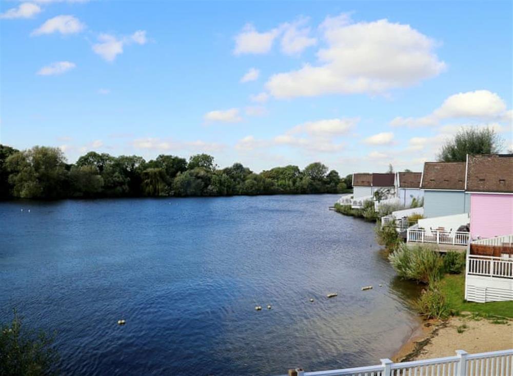 Surrounding area at Moorhen Lake House in Cotswold Lakes, Gloucestershire