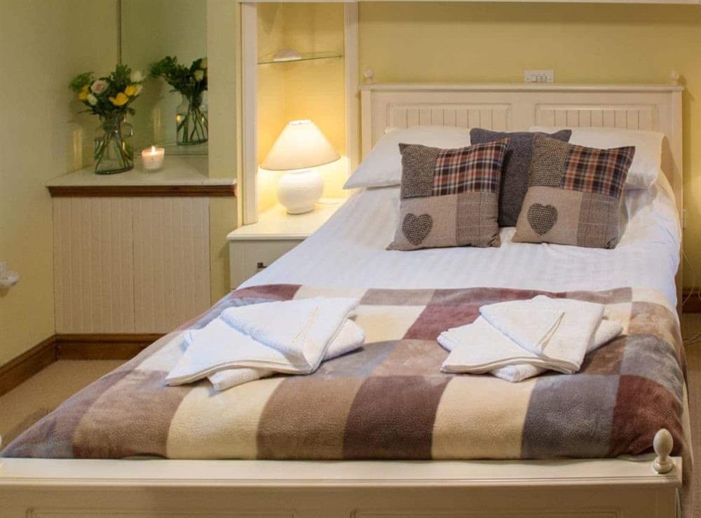 Cosy and romantic double bedroom at Moorhens Cottage in Cotswold Water Parks, Glos., Gloucestershire