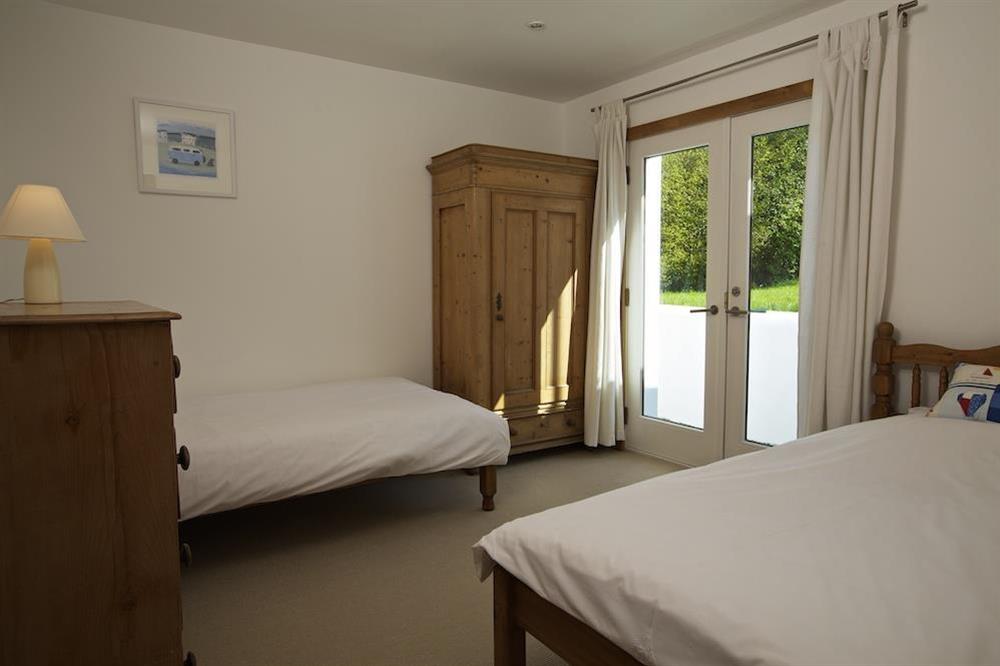 Twin room with access to garden (photo 2) at Moorings in East Portlem'th, Salcombe