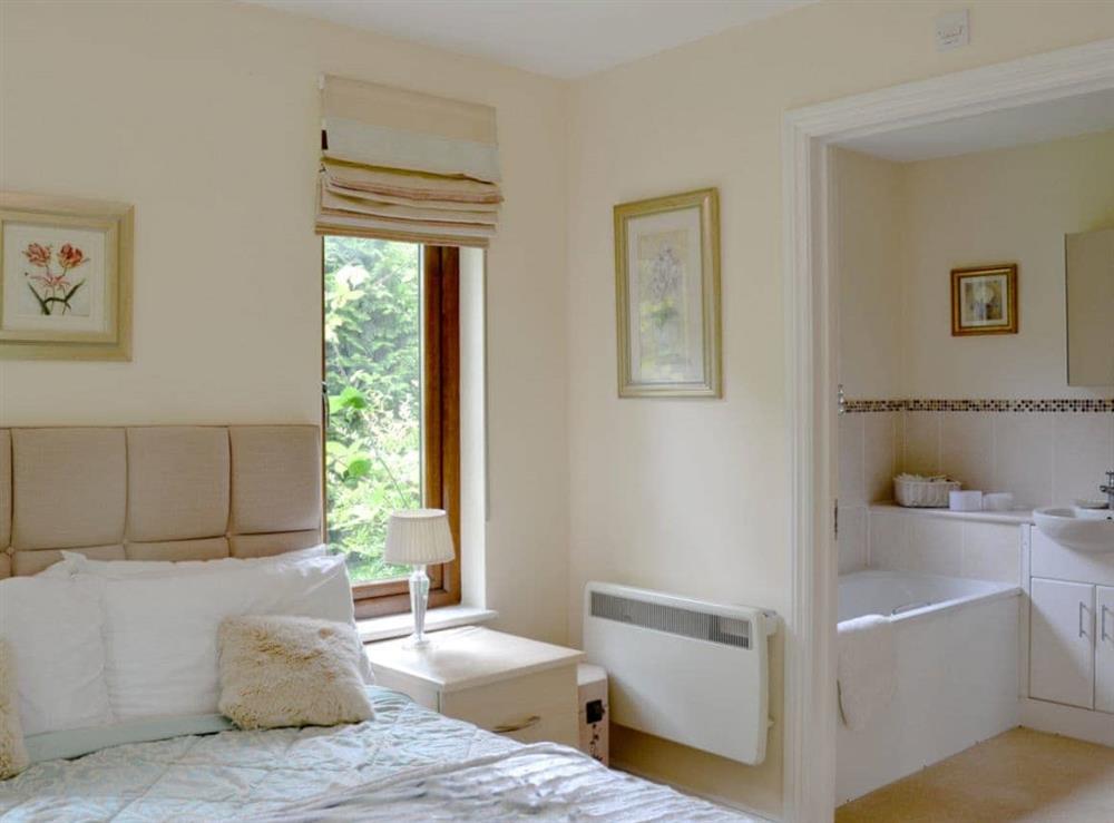 Double bedroom with en-suite at Moorland Lodge in Holt Wood, near Wimborne, Dorset