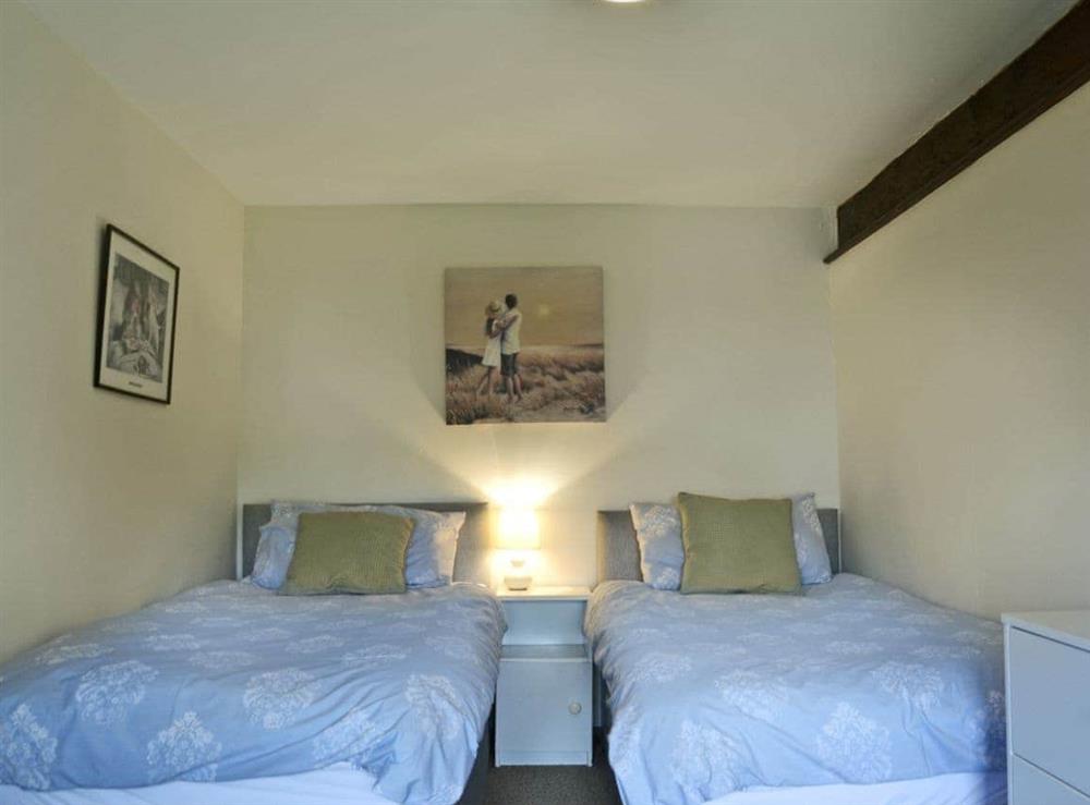 Cosy twin bedroom at Moorland Retreat in Cheriton, Devon