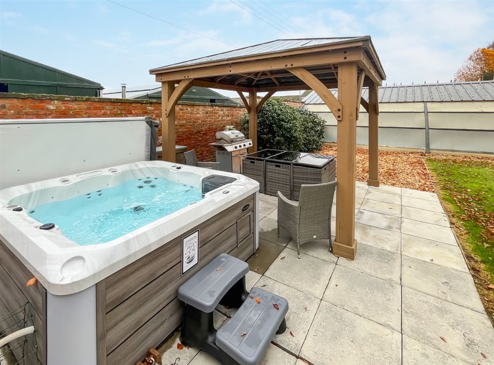 Hot tub at Moortown House in Moortown, Lincolnshire
