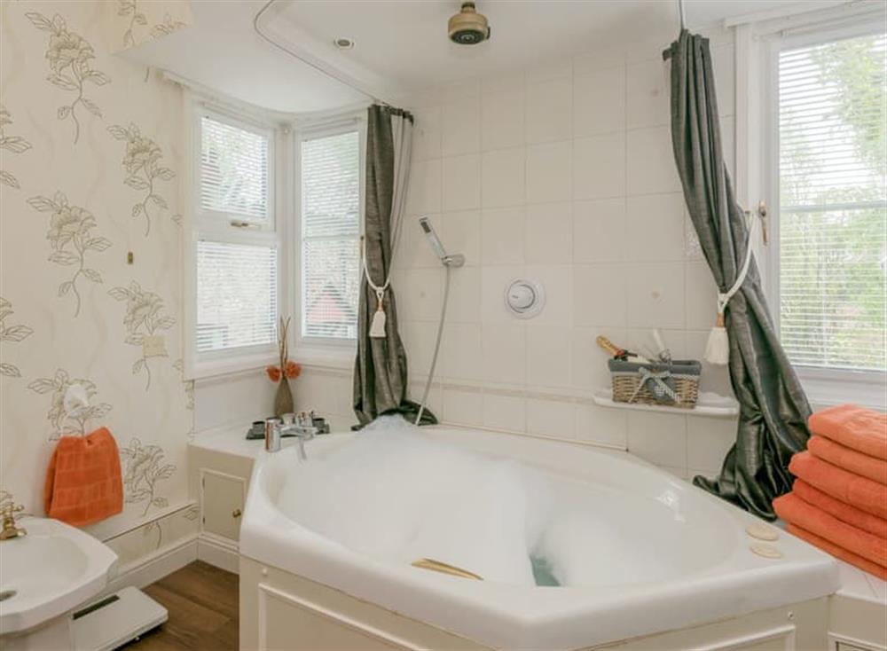 Wonderful, relaxing bathroom (photo 2) at Morea in Horning, Norfolk