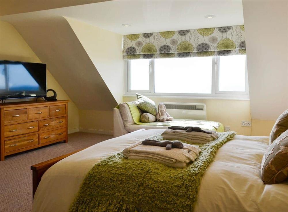 Spacious double bedroom with sea views at Morlais in Barmouth, Gwynedd