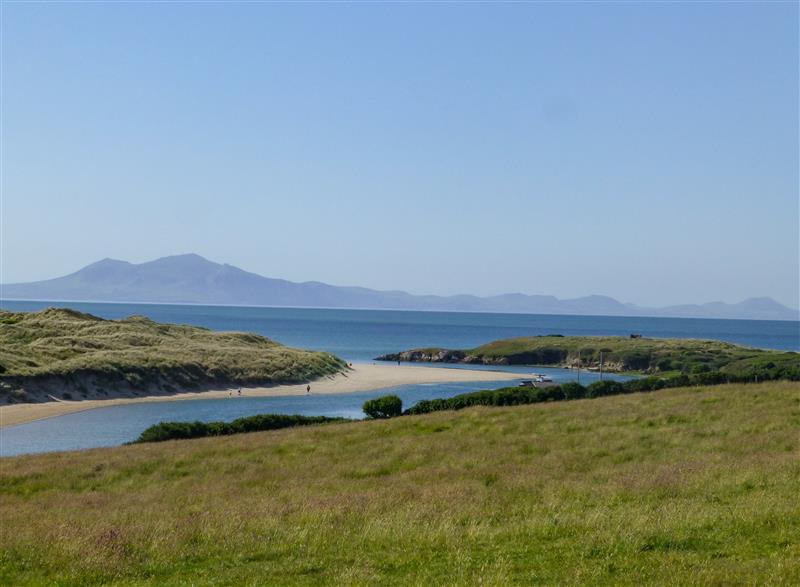 The setting of Morlais (Voice of the Sea) (photo 2) at Morlais (Voice of the Sea), Aberffraw