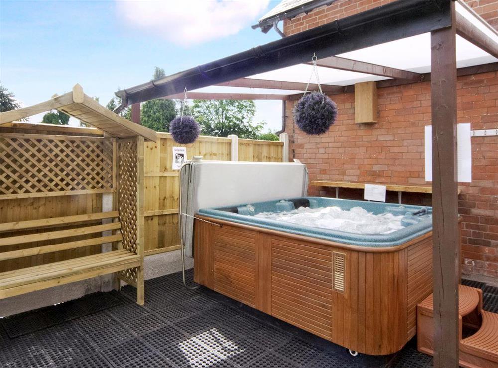 Fantastic out door hot tub at Morton Grange Coach House in Ellesmere, Shropshire