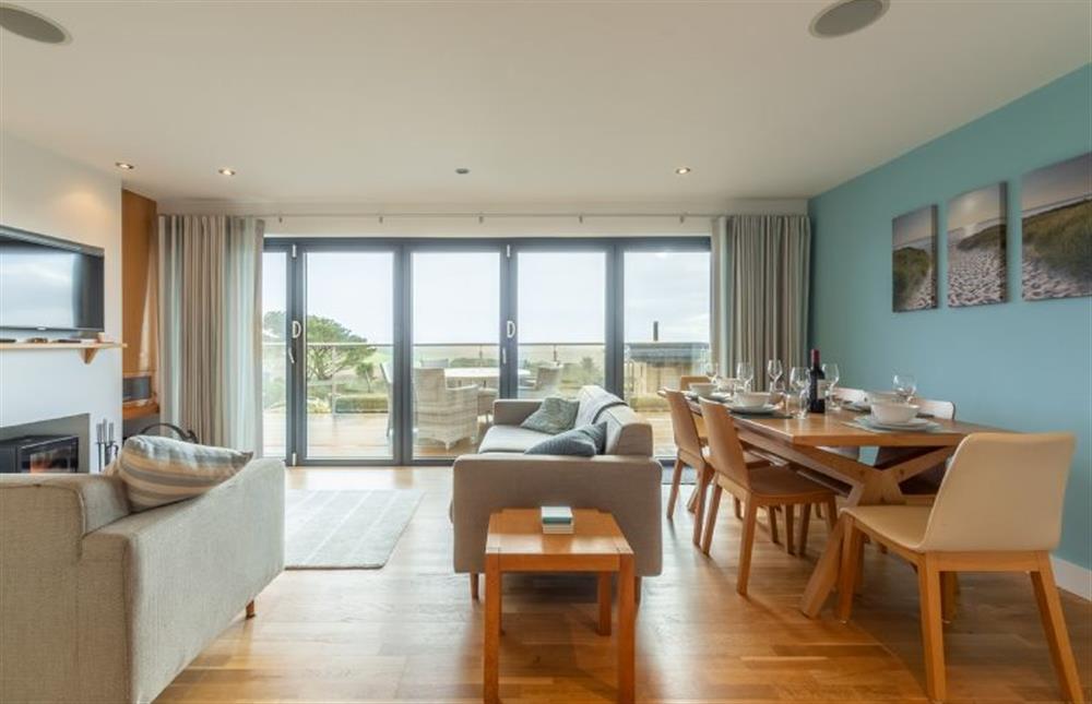 Morvah, St Agnes. Open-plan living area with dining table, seating six guests at Morvah, Chapel Porth, St Agnes