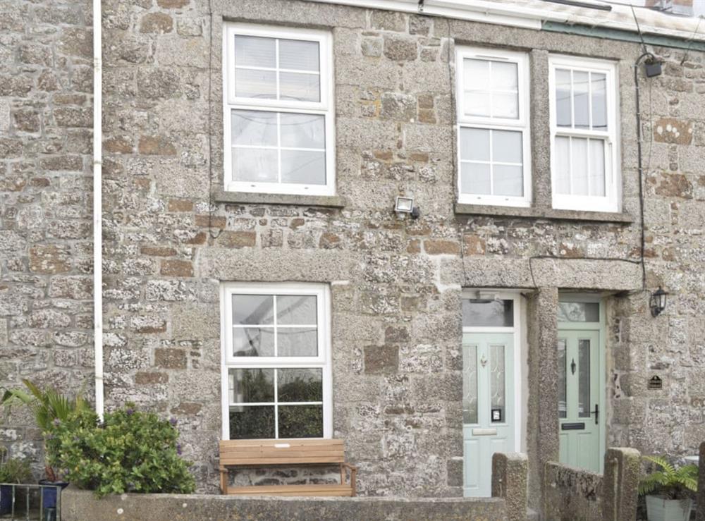 Immaculately presented cottage at Morvoren (Little Mermaid) Cottage in Helston, Cornwall