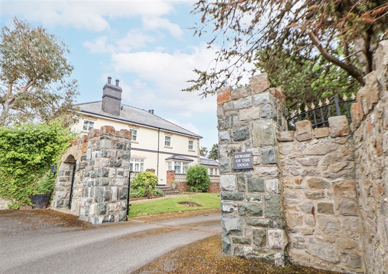 Outside Mount House
