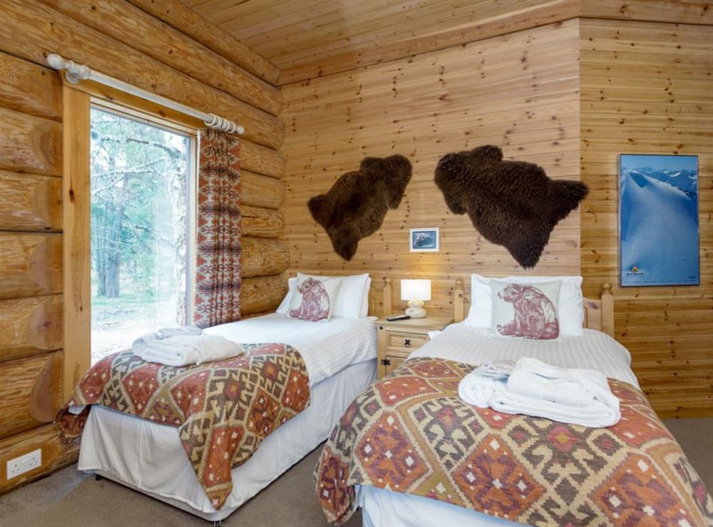 Attractive twin bedroom at Mountain Bear Lodge in Nethy Bridge, near Aviemore, Highlands, Inverness-Shire