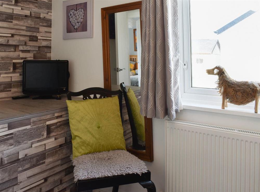 Double bedroom (photo 2) at Mountain View in Morfa Bychan, Gwynedd