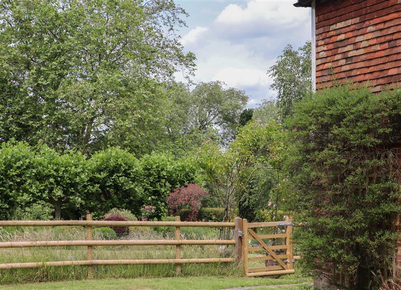 The setting (photo 2) at Mountfield Farm Cottage, Warehorne near Hamstreet
