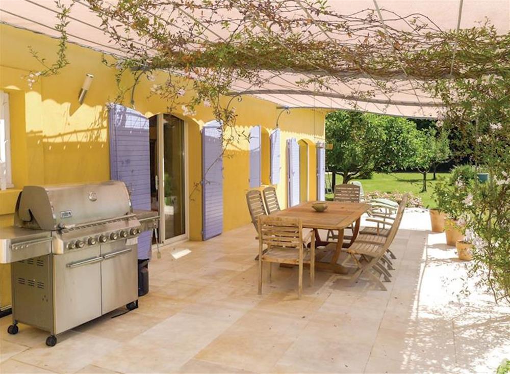 Outdoor area (photo 3) at Mouries in Mouriès, France