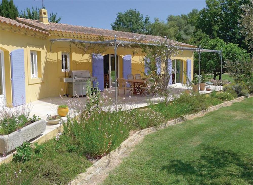 Outdoor area (photo 6) at Mouries in Mouriès, France