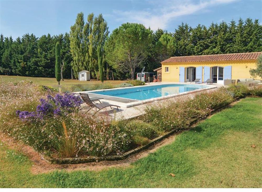 Swimming pool (photo 5) at Mouries in Mouriès, France