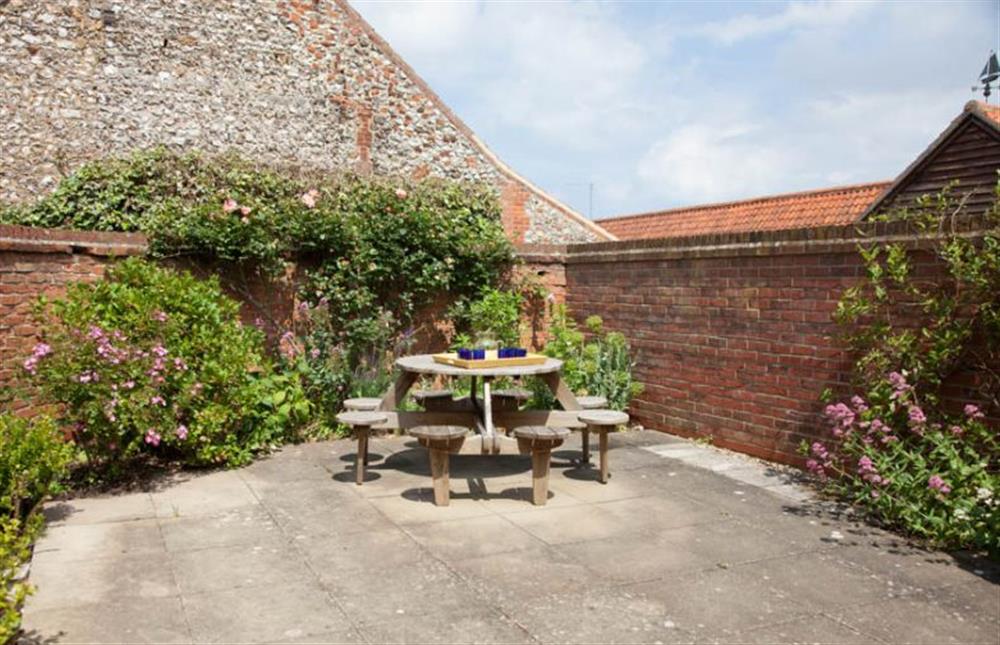 The sheltered courtyard  at Mow Creek Cottage, Brancaster Staithe near Kings Lynn