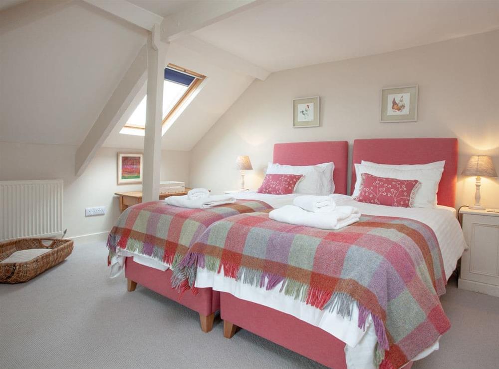 Twin bedroom at Muffins in Salcombe, Devon