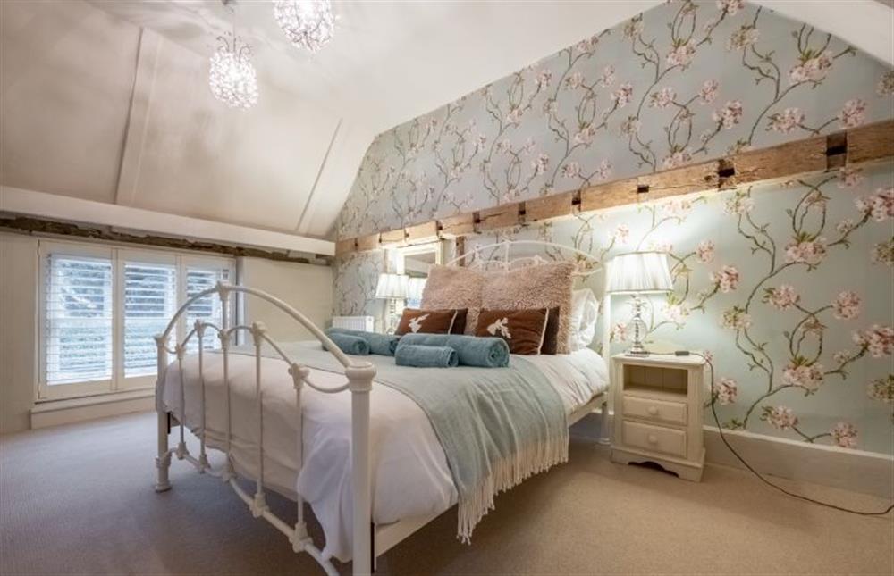The master bedroom has a double bed at Mulberry Cottage, Holt