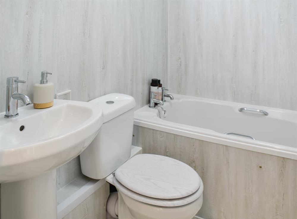 Bathroom at Mulberry Tree Cottage in Great Yarmouth, Norfolk