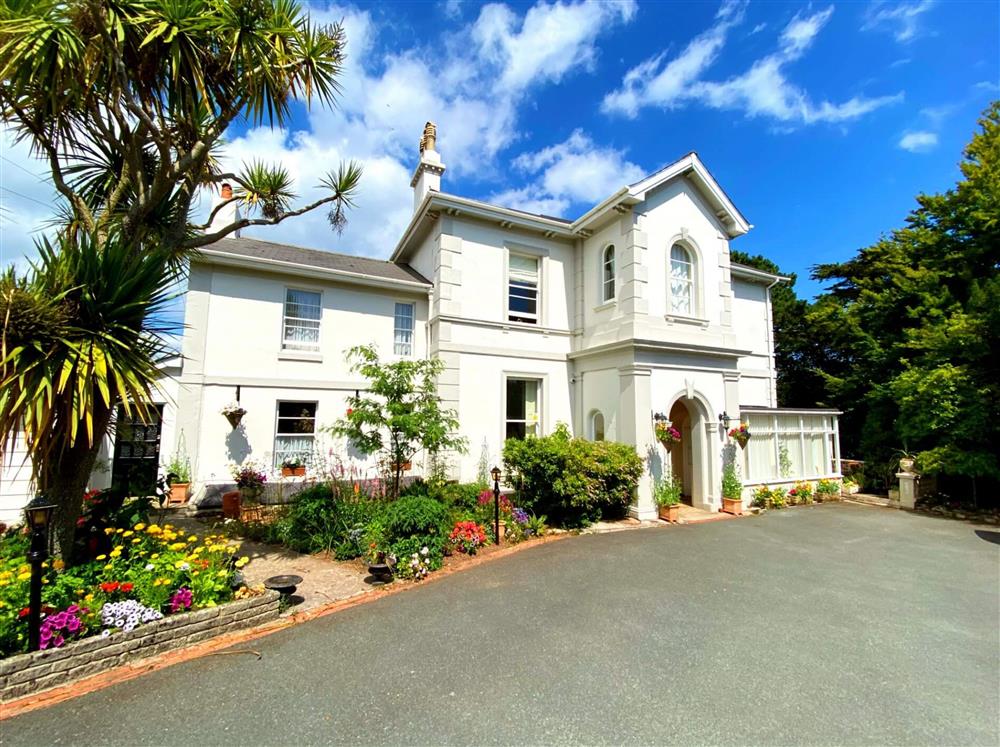 2 The Muntham Apartments, Torquay, Devon