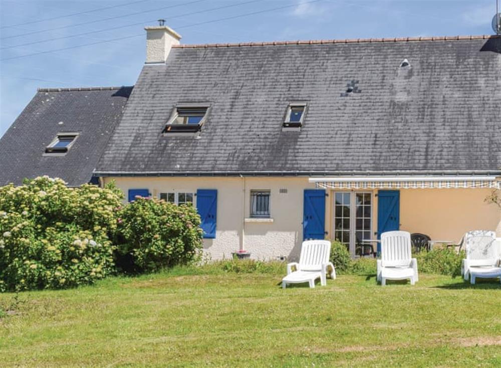 MurDeBretagne in MûrdeBretagne, France sleeps 9