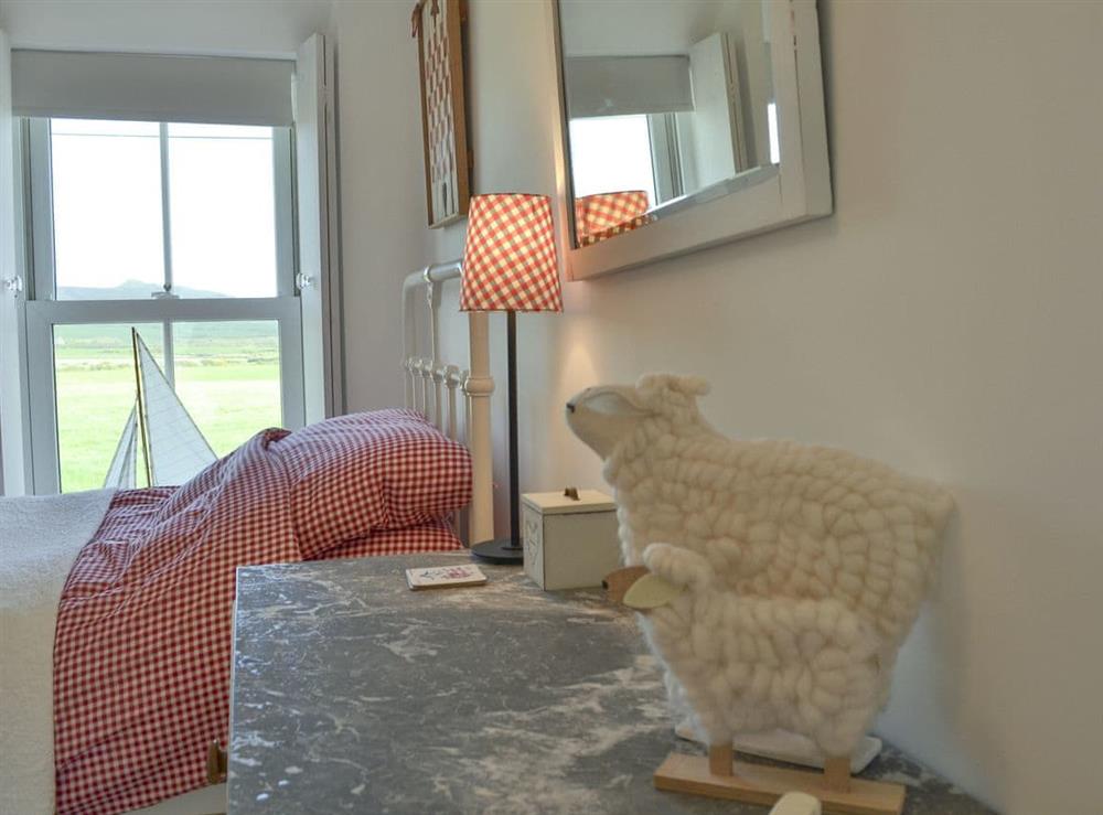 Fabulous twin bedroom at Mur Llwyd in Rhoshirwaun, near Pwllheli, Gwynedd