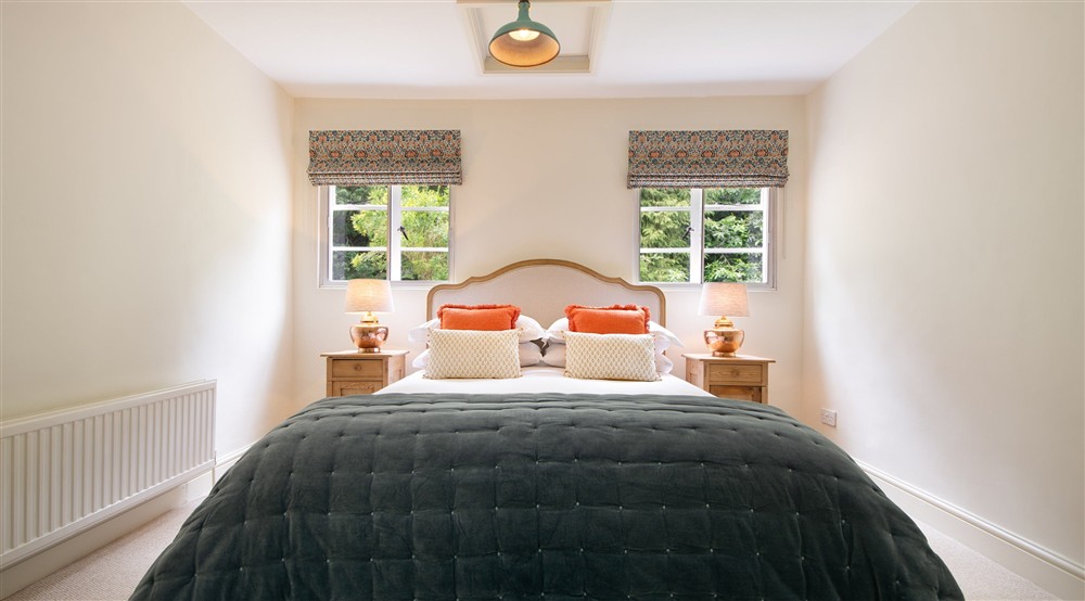 The king-size bedroom at Mustard Pot Cottage in Norwich, Norfolk