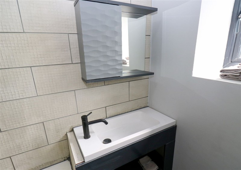 Bathroom at Myrtle Loft, Cross Roads