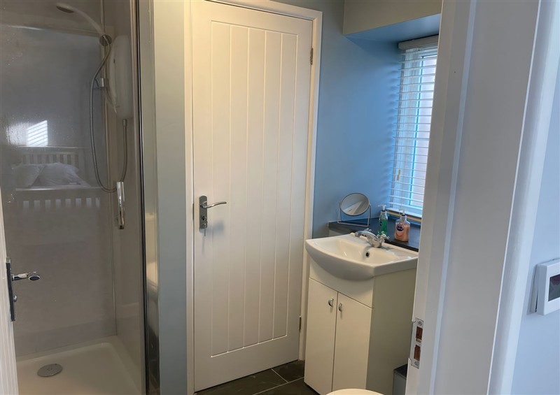The bathroom at Mys Hedra Farm, St Buryan