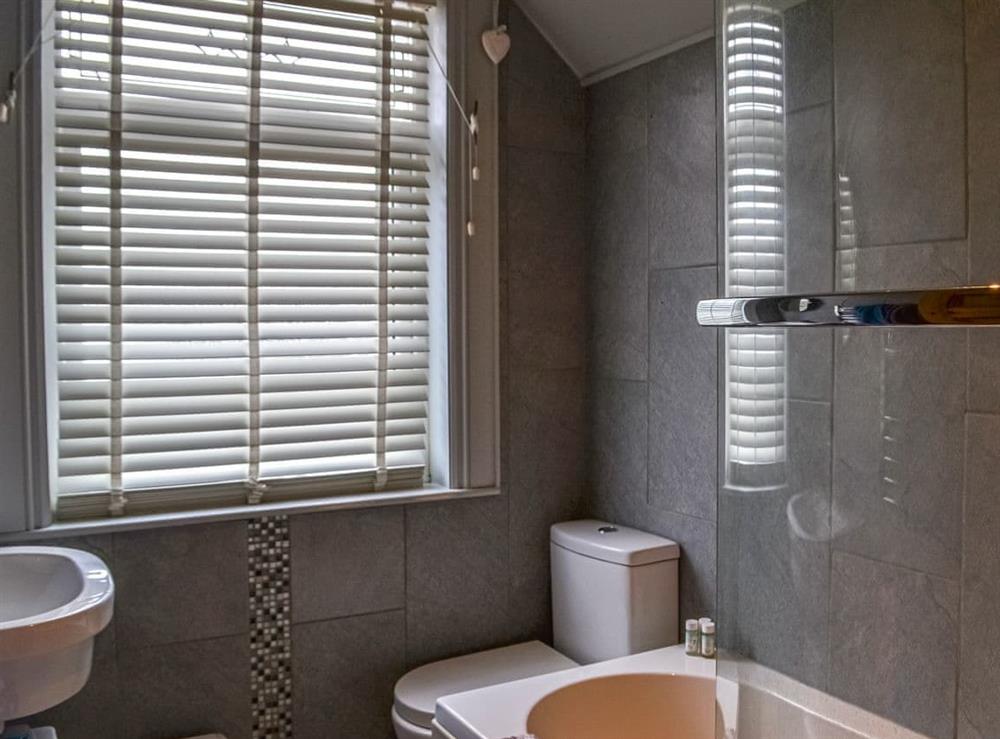 Shower room at Nalas Cottage in Skegness, Lincolnshire