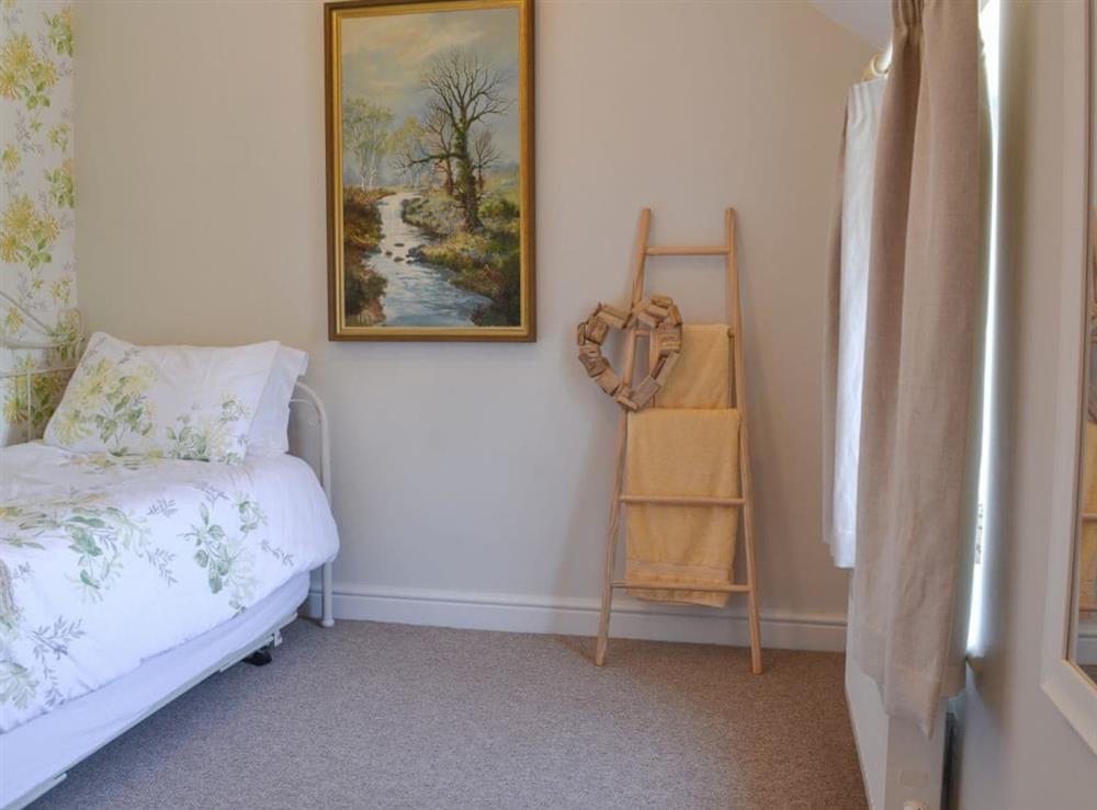 Charming single bedroom at Bluebell Cottage, 