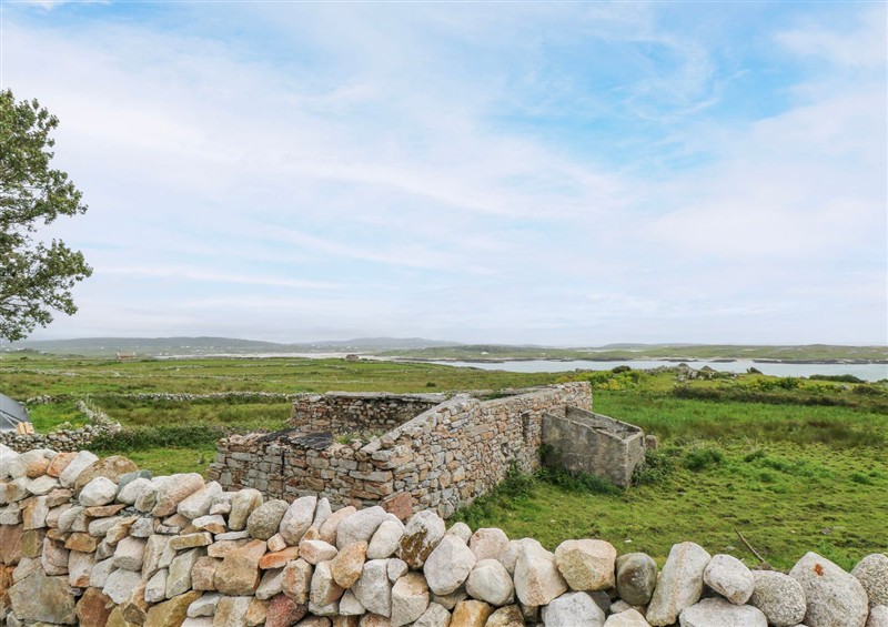 The setting around Nead na bhFainleog (Swallows' Nest)