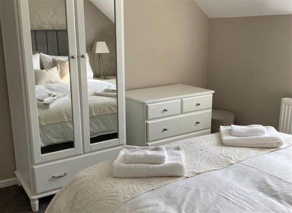 Double bedroom (photo 2) at Neigwl View in Llaniestyn, Gwynedd