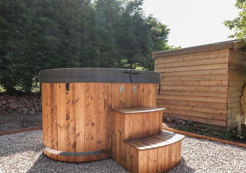 Enjoy the hot tub at Nelli Lodge at Mile End, Cheriton Fitzpaine
