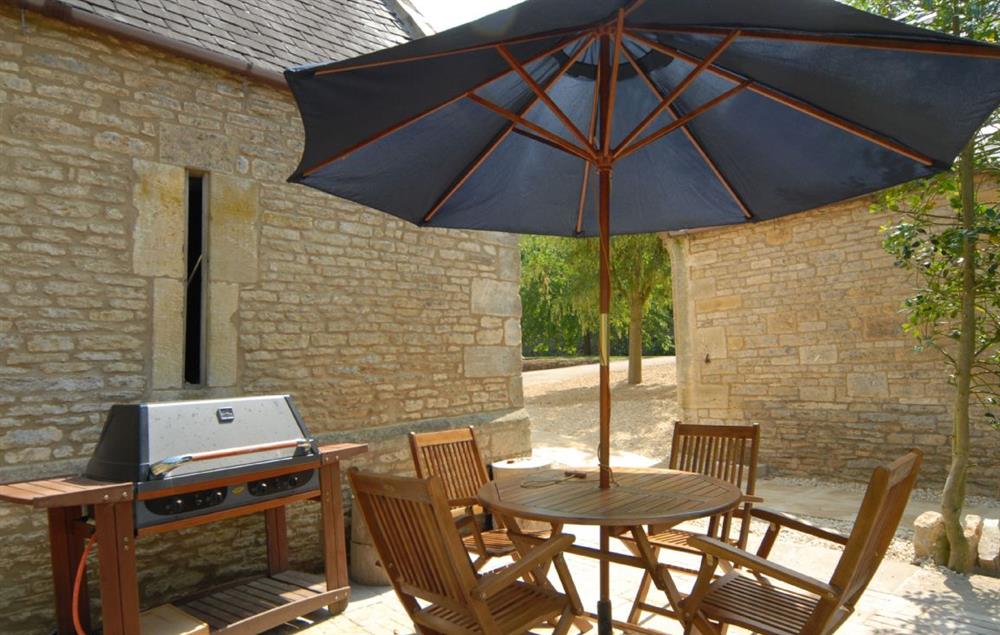 There is a patio area to the front of the barn with garden table and chairs and gas barbecue (photo 2) at Nellies Barn, Naunton