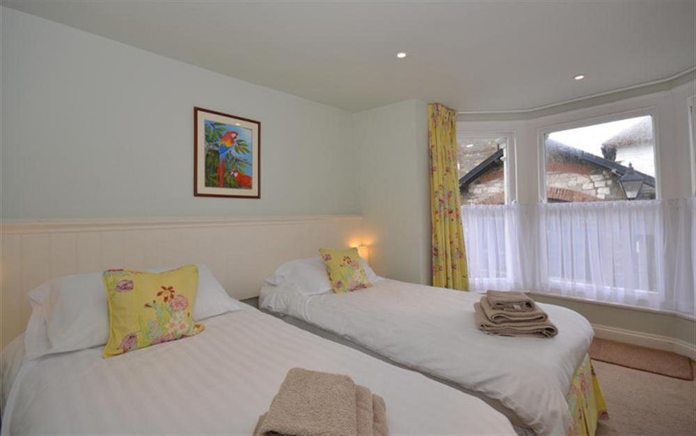 Another view of the twin bedroom at Nelsons Cottage in Looe