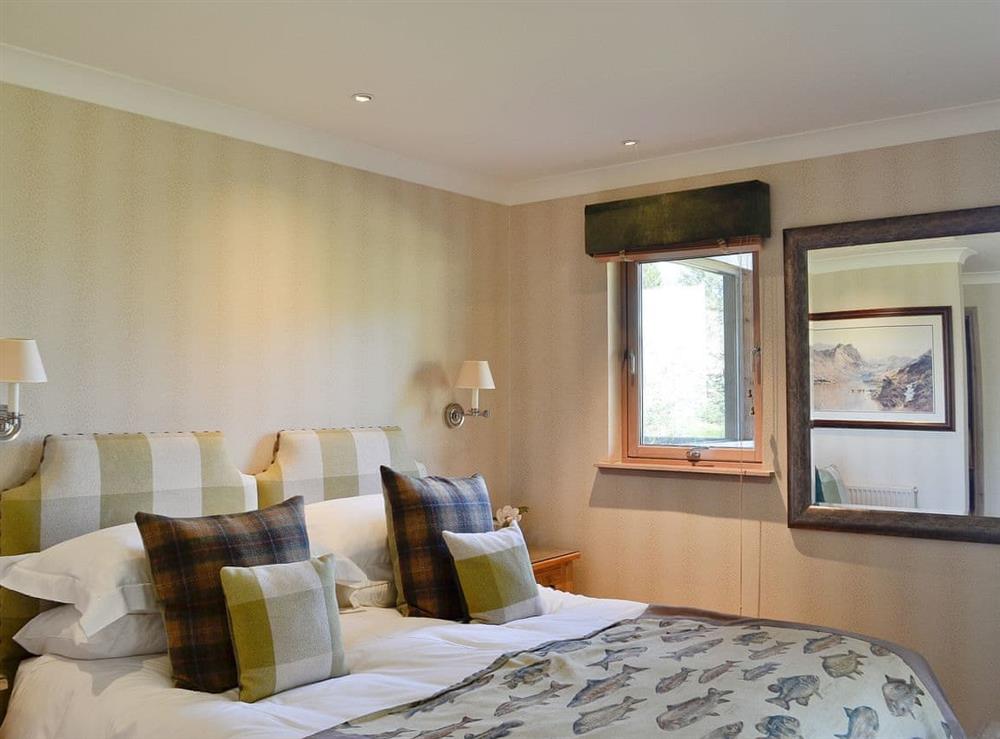 Luxurious double bedroom which can be made into a twin at River Lodge, 