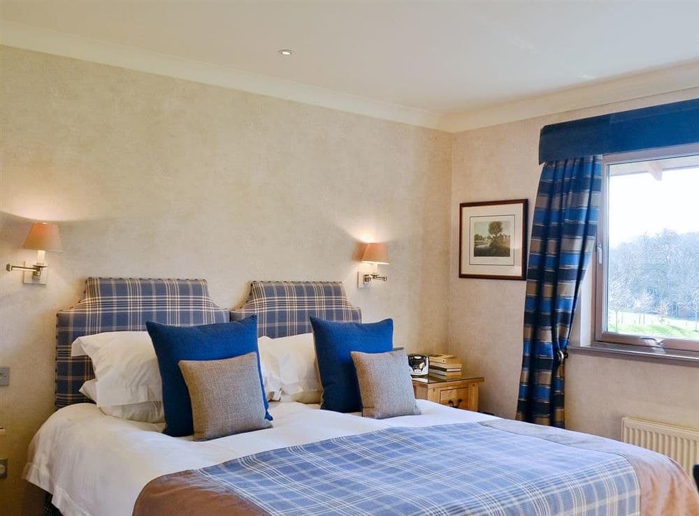 Well presented double bedroom at River Lodge, 
