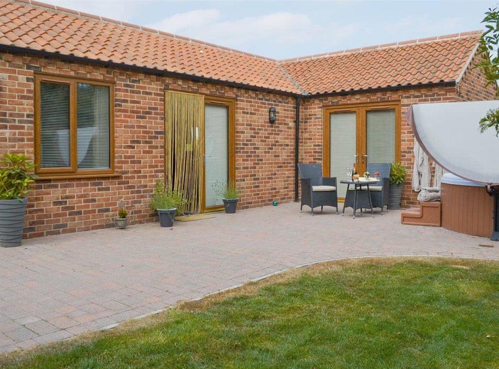 Delightful detached holiday cottage at Nesting Box in Chapel-St-Leonards, Lincolnshire