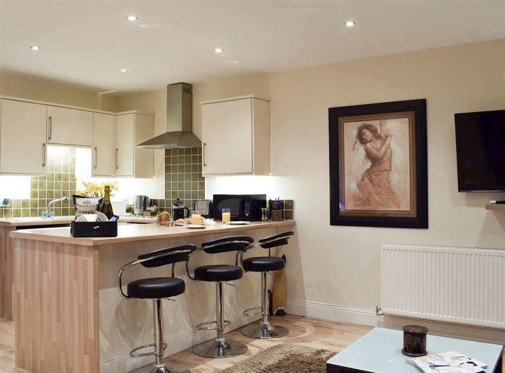 Kitchen area with breakfast bar at Kinneddar Cottage, 