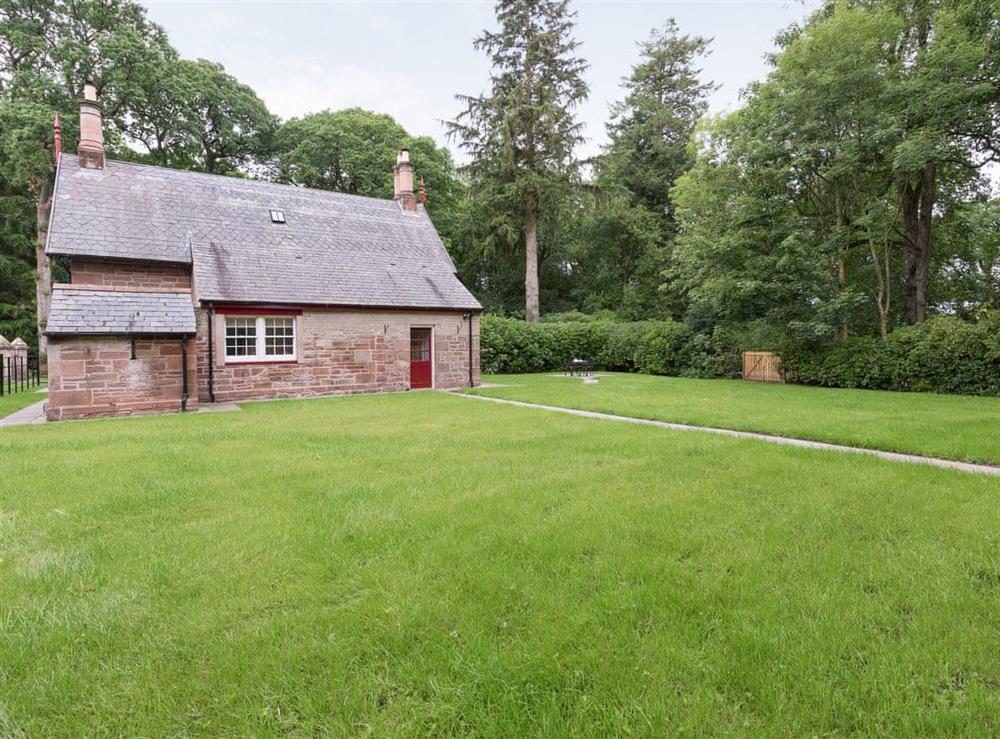 Netherby Hall Middle Lodge in Longtown, Cumbria sleeps 4