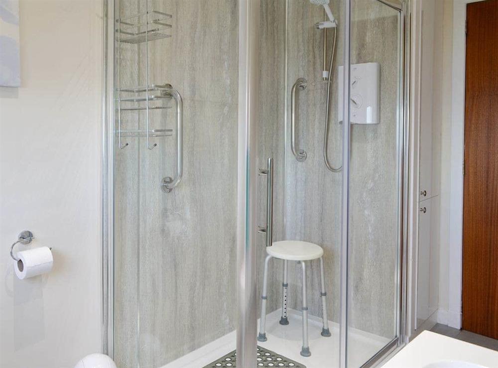 Spacious shower cubicle within shower room at Mill Shore Cottage, 