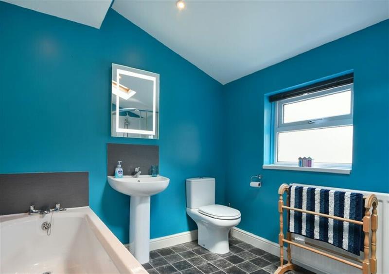 The bathroom at Netties View, Amble