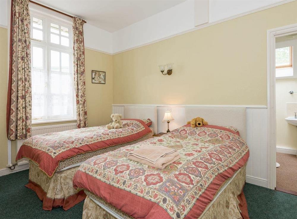 Cosy twin bedroom at Neuaddlas Country House in Tregaron, near Aberystwyth, Dyfed